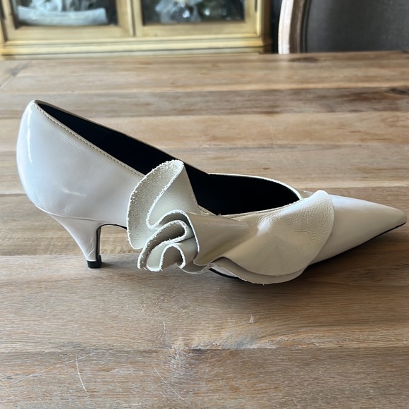 Zara Basic White Patent Leather Shoes With Side Ruffle - Size 38 EU/7.5 US - Picture 2 of 5